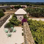 مزرعة للإقامة Masseria Celano غروتاليي