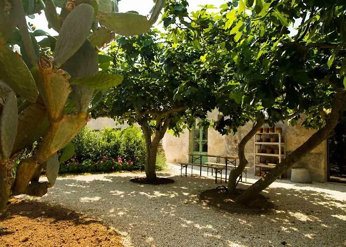 Masseria Celano Agroturismo *